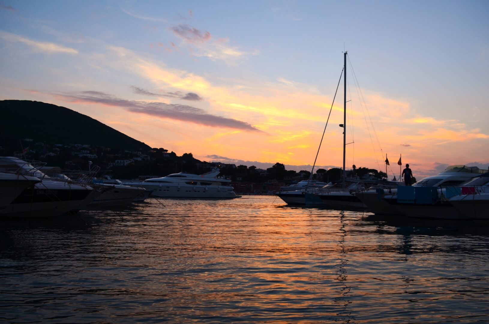 Ischia, în port, la apus
